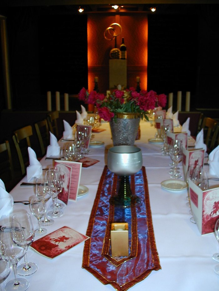 die festlich opulente Tafel im Raumtraum "Tempel des Genuss" im Sigrune Essenpreis Wein & Genuss Zentrum