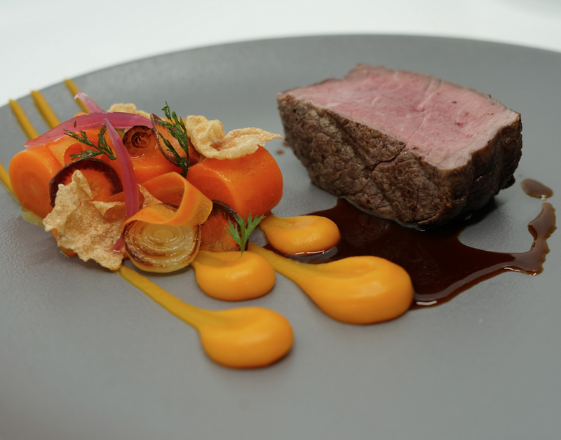 Pink roasted beef fillet with Bota de Oloroso sauce and carrots