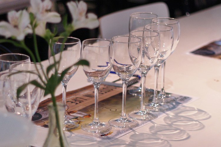 De glazen staan klaar...