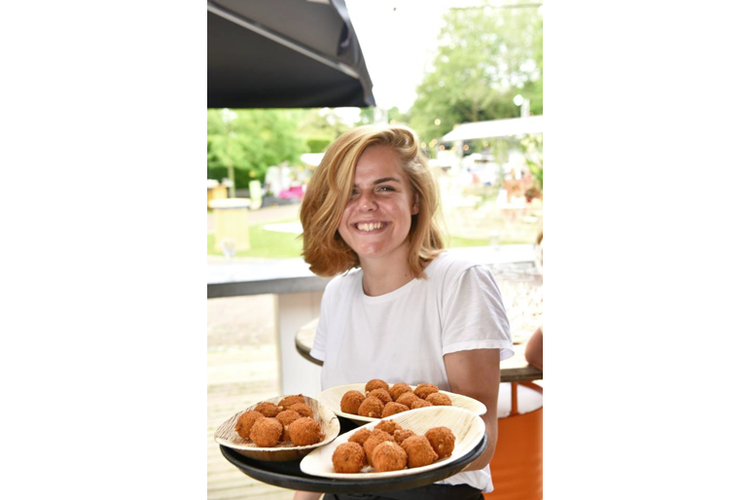 Daar komen de tapas!