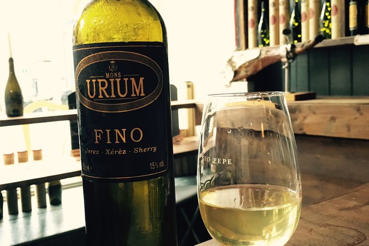 Urium Fino, 15% ABV - matched with olives